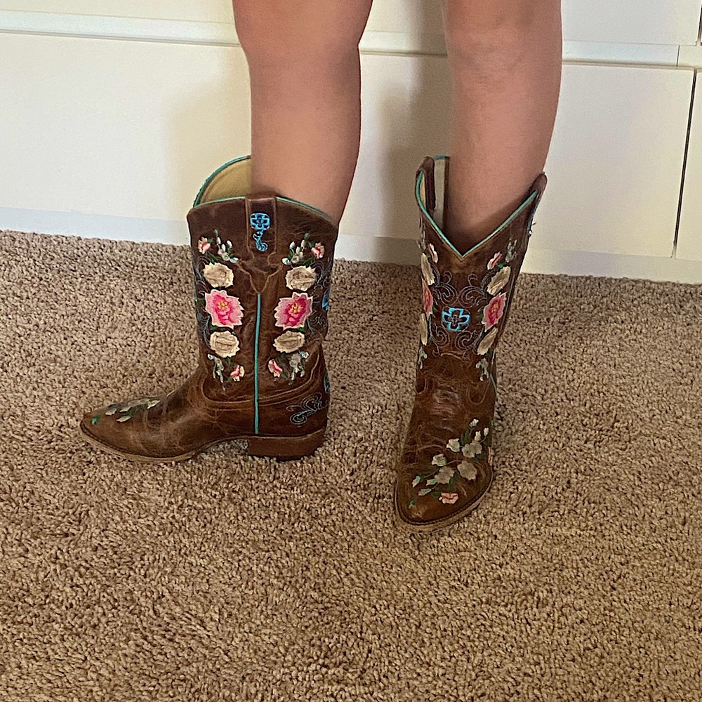 Much loved Macie Bean embroidered leather boots size 1